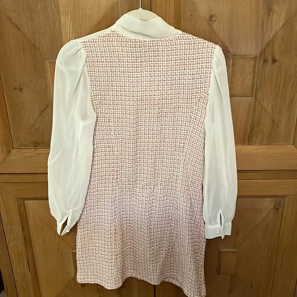 Sheer pink tweed dress with pearl details - Picture 2 of 2